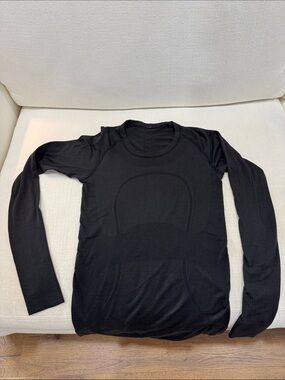 Lululemon (Size 6) Tag Cut Out Black Long Sleeve Seamless Active Top
